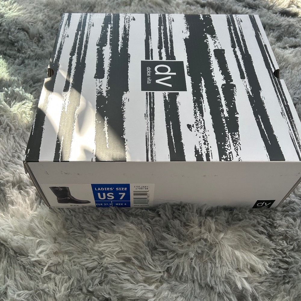 Boots, Ladies size 7, Dolce Vitta, black